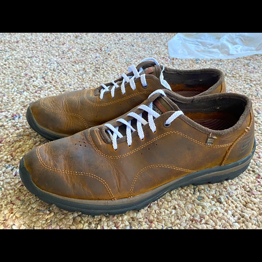Skechers Men’s Brown Leather Relaxed Fit Lace Up Shoes Sneakers Size 9.5